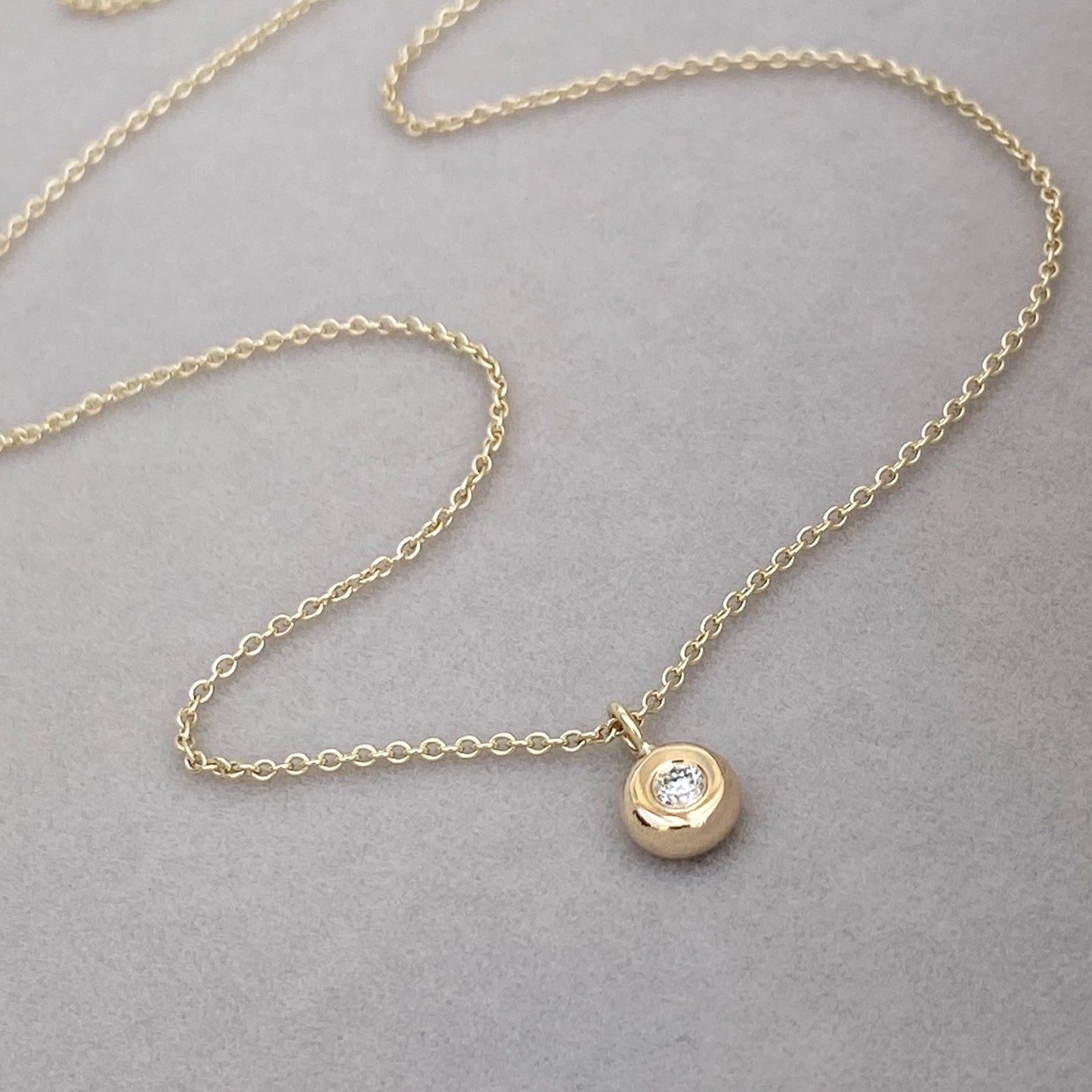 Handmade 9ct solid yellow, white or rose gold 2.5mm round natural diamond pendant on a trace chain