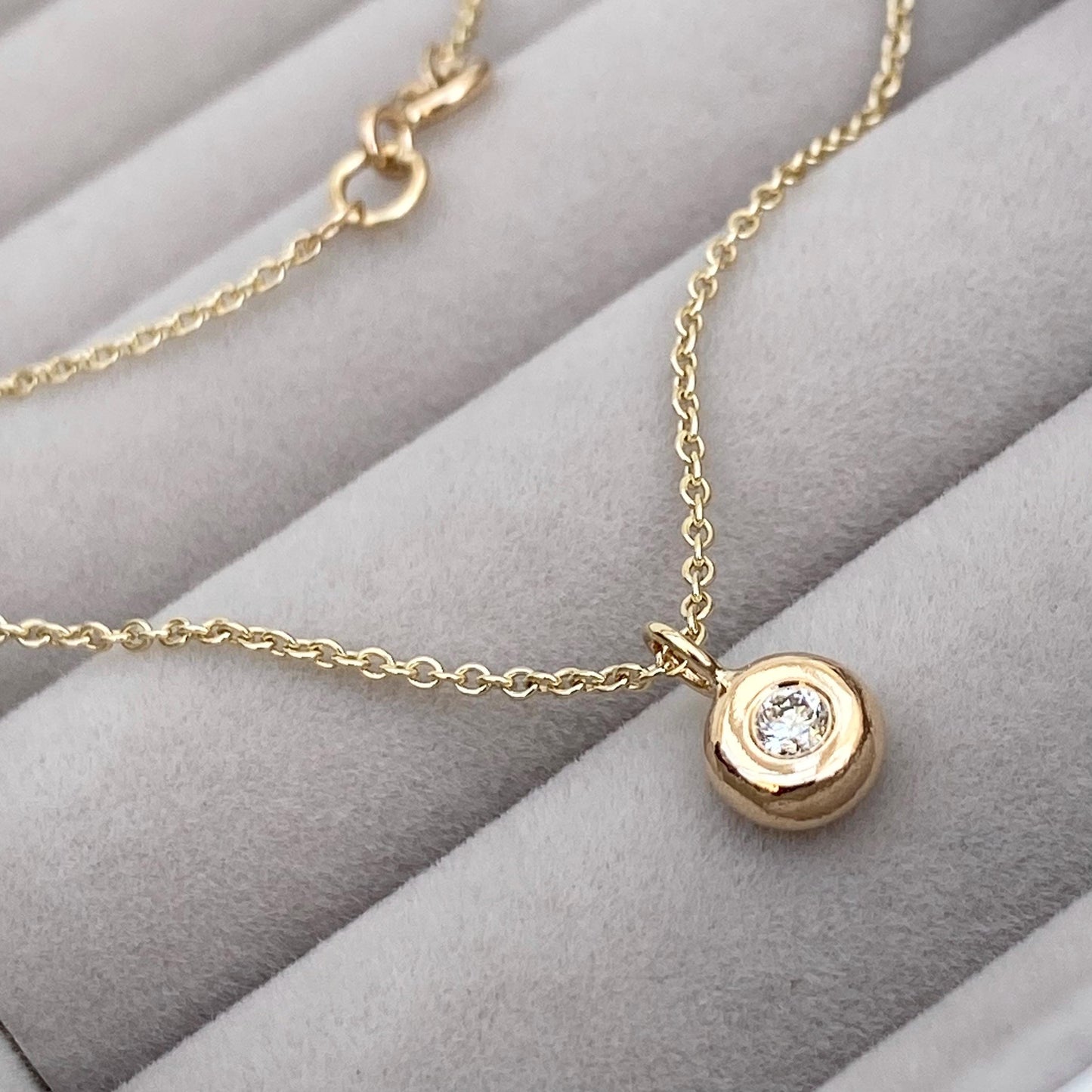 Handmade 9ct solid yellow, white or rose gold 2.5mm round natural diamond pendant on a trace chain