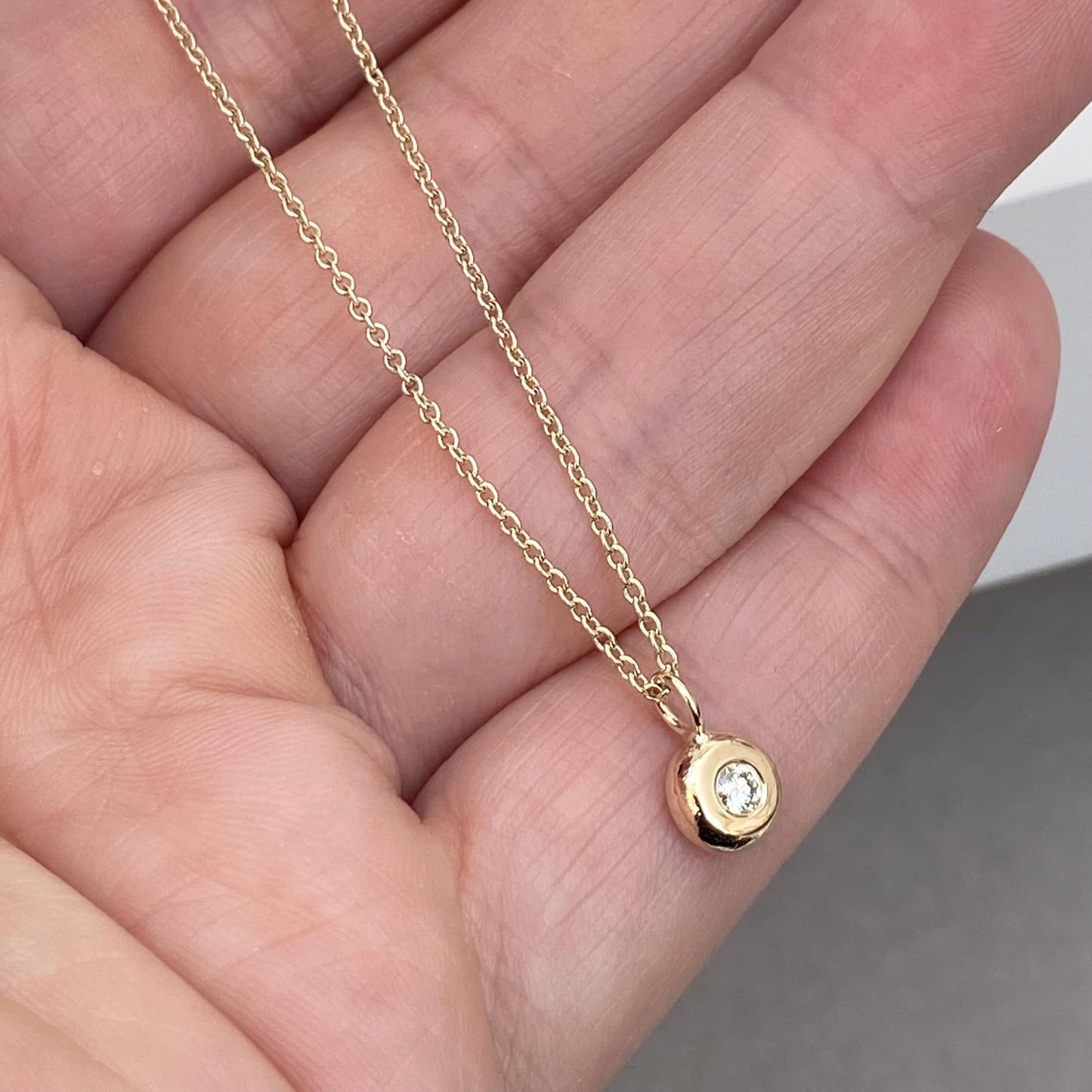 Handmade 9ct solid yellow, white or rose gold 2.5mm round natural diamond pendant on a trace chain