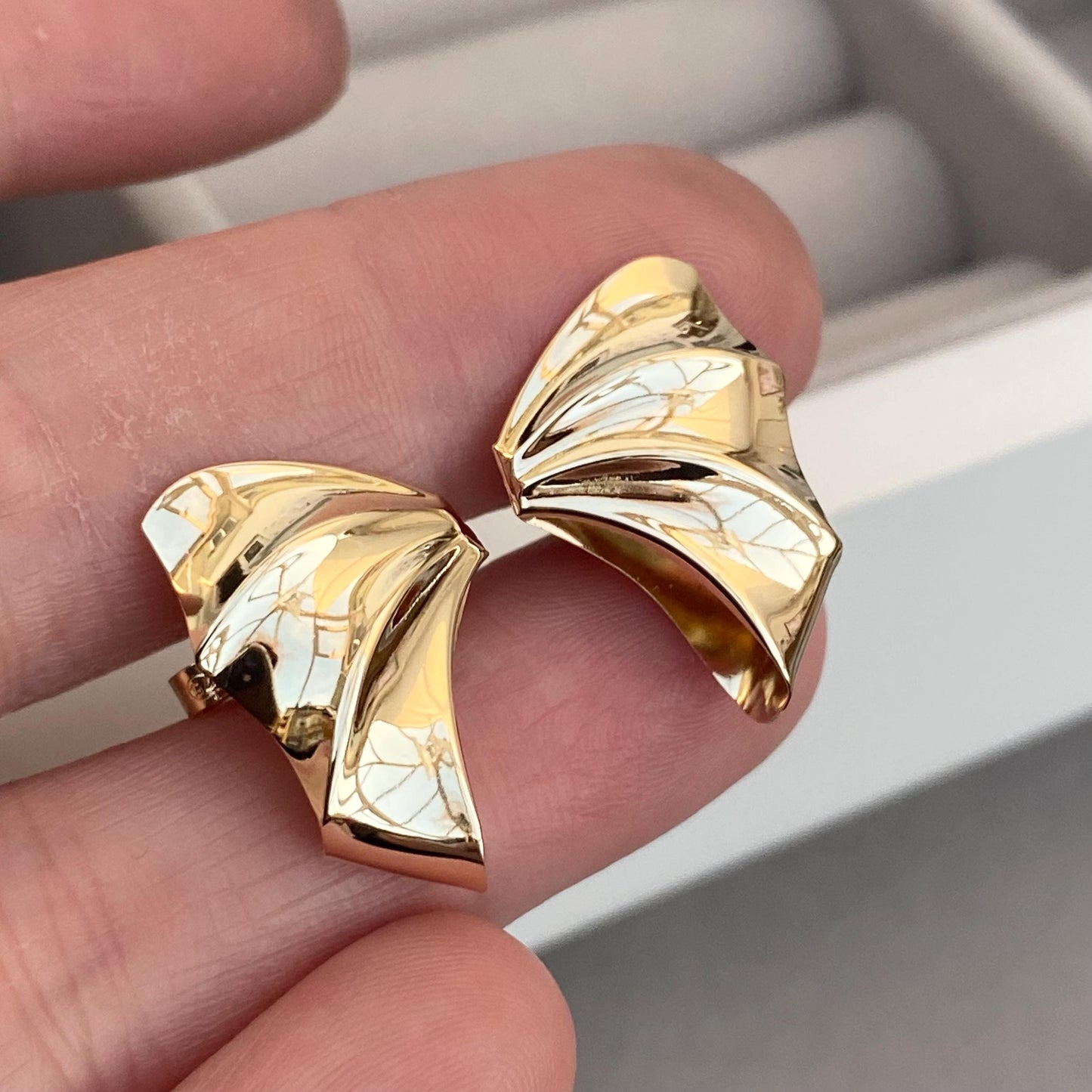 Vintage 1980s 9ct yellow gold statement half bow, wing style stud earrings