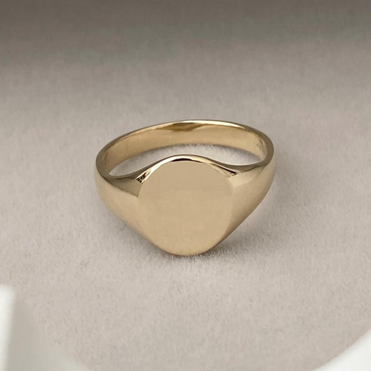 Vintage 9ct yellow gold classic oval signet ring