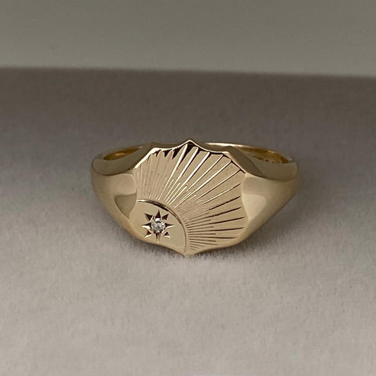 Vinatge 1960s 9ct yellow gold Diamond shield signet ring