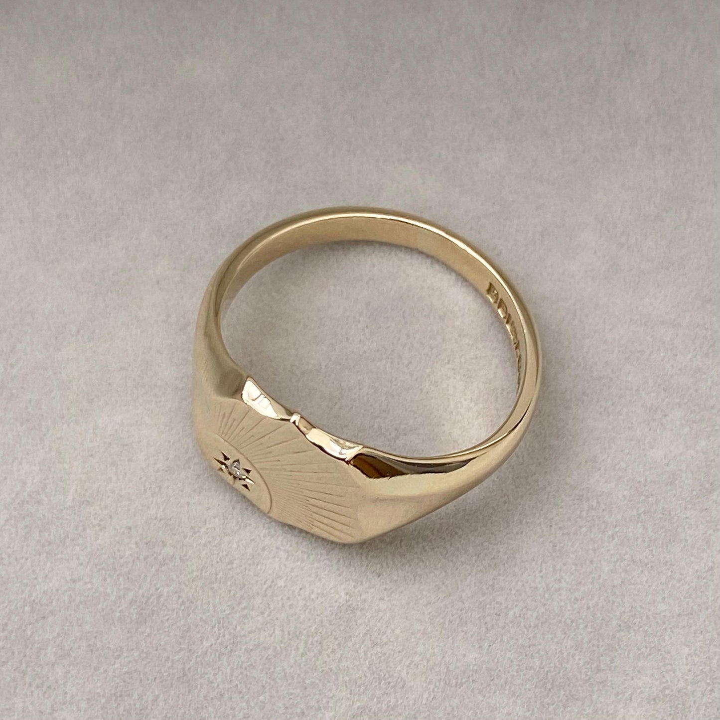 Vinatge 1960s 9ct yellow gold Diamond shield signet ring