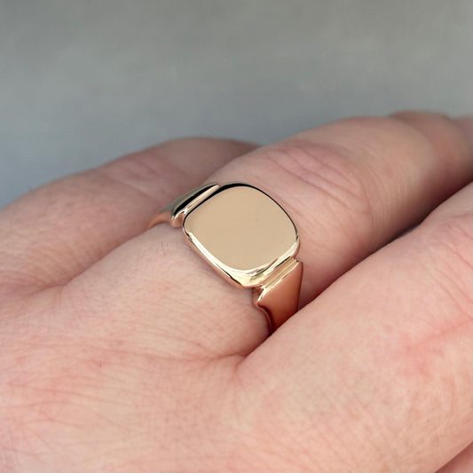 Vintage Edwardian 1915 9ct rose gold cushion signet ring