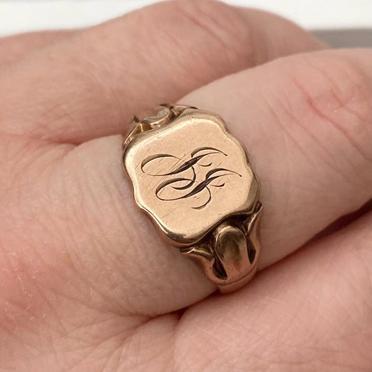 Vintage 1920s 9ct rose gold shield signet ring