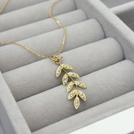 Vintage 14ct yellow gold split seed pearl leaf branch charm pendant on a new fine 0.8mm 9ct yellow gold chain