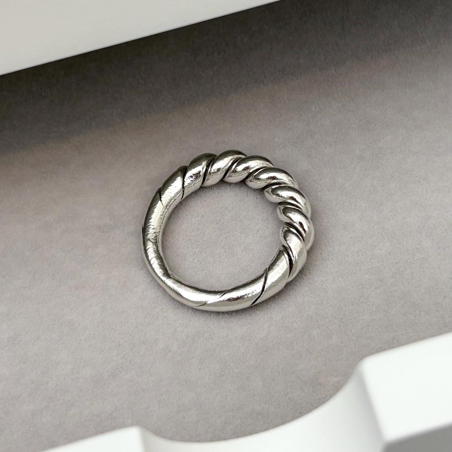 Vintage sterling silver chunky twisted viking rope ring design