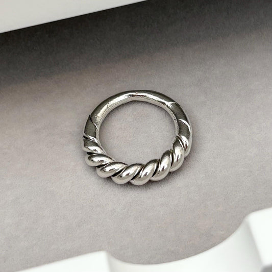 Vintage sterling silver chunky twisted viking rope ring design