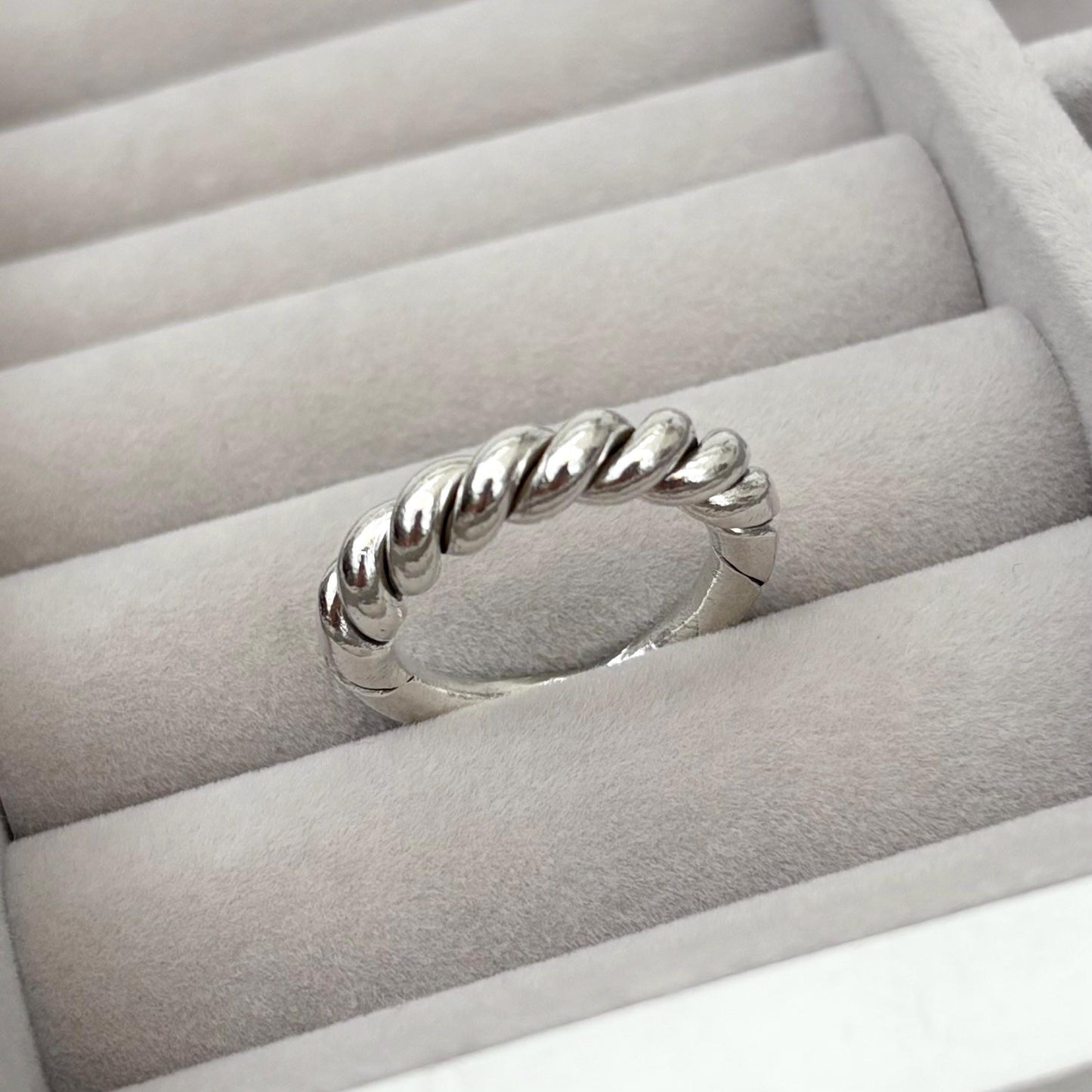 Vintage sterling silver chunky twisted viking rope ring design
