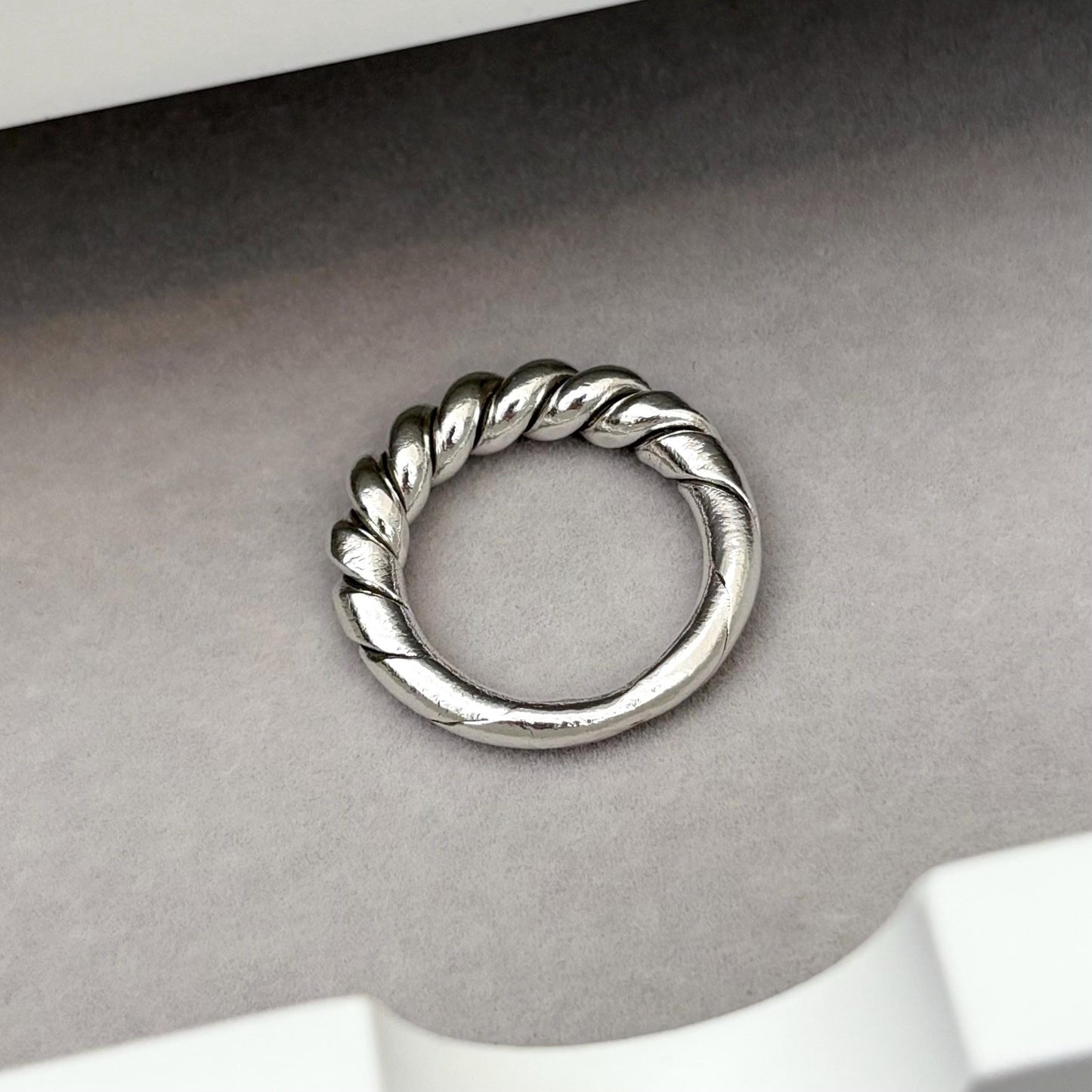 Vintage sterling silver chunky twisted viking rope ring design