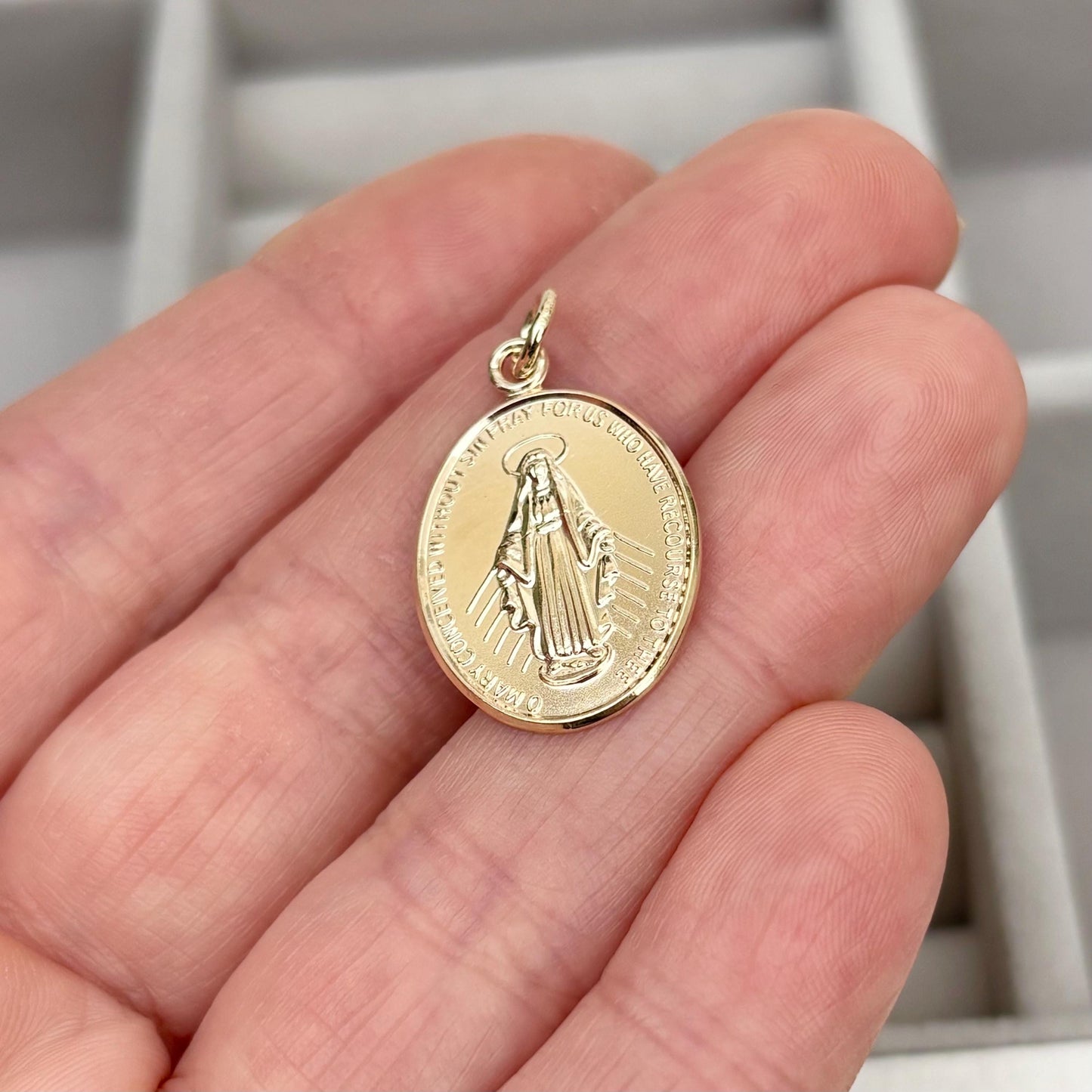 Sample sale - Solid 9ct yellow gold large size oval miraculous medal pendant
