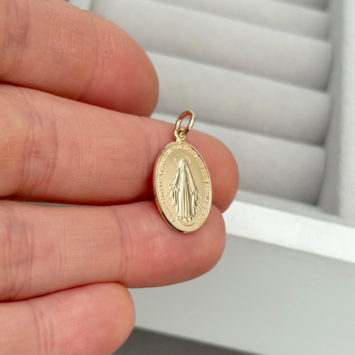 Sample sale - Solid 9ct yellow gold small size oval miraculous medal pendant