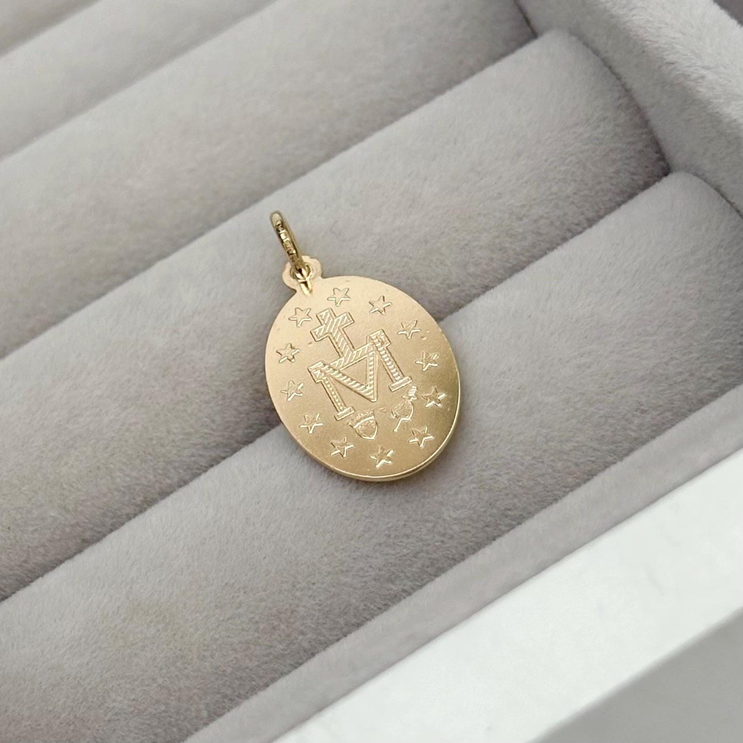 Sample sale - Solid 9ct yellow gold small size oval miraculous medal pendant