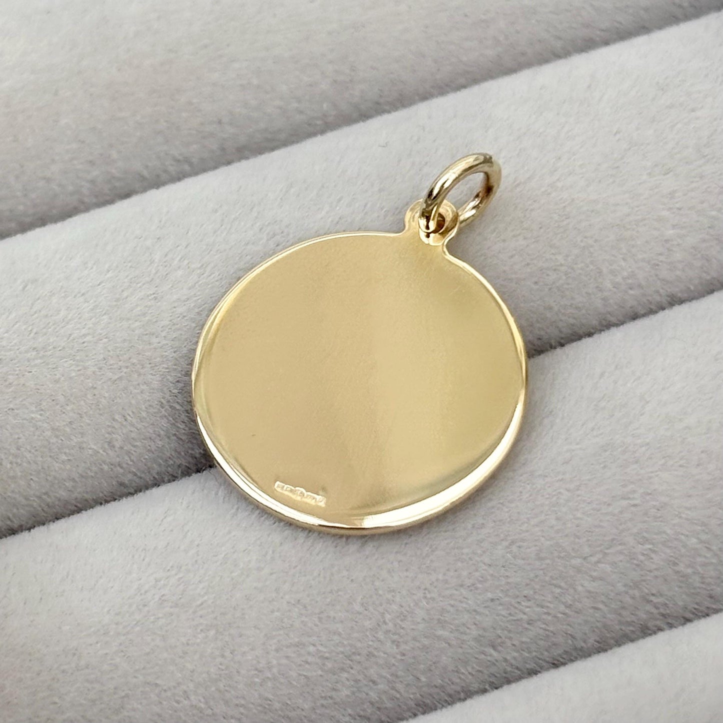 Sample sale - Solid 9ct yellow gold round Saint Christopher pendant