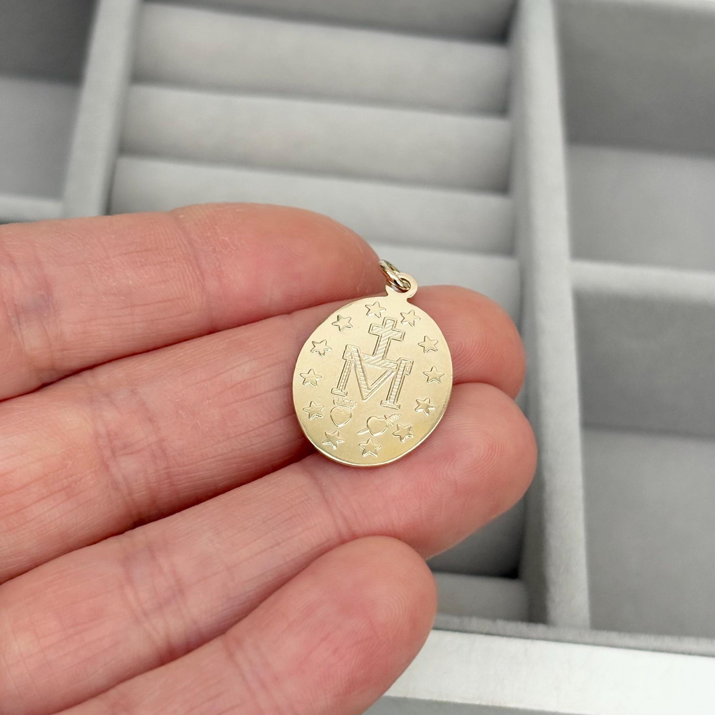 Sample sale - Solid 9ct yellow gold large size oval miraculous medal pendant