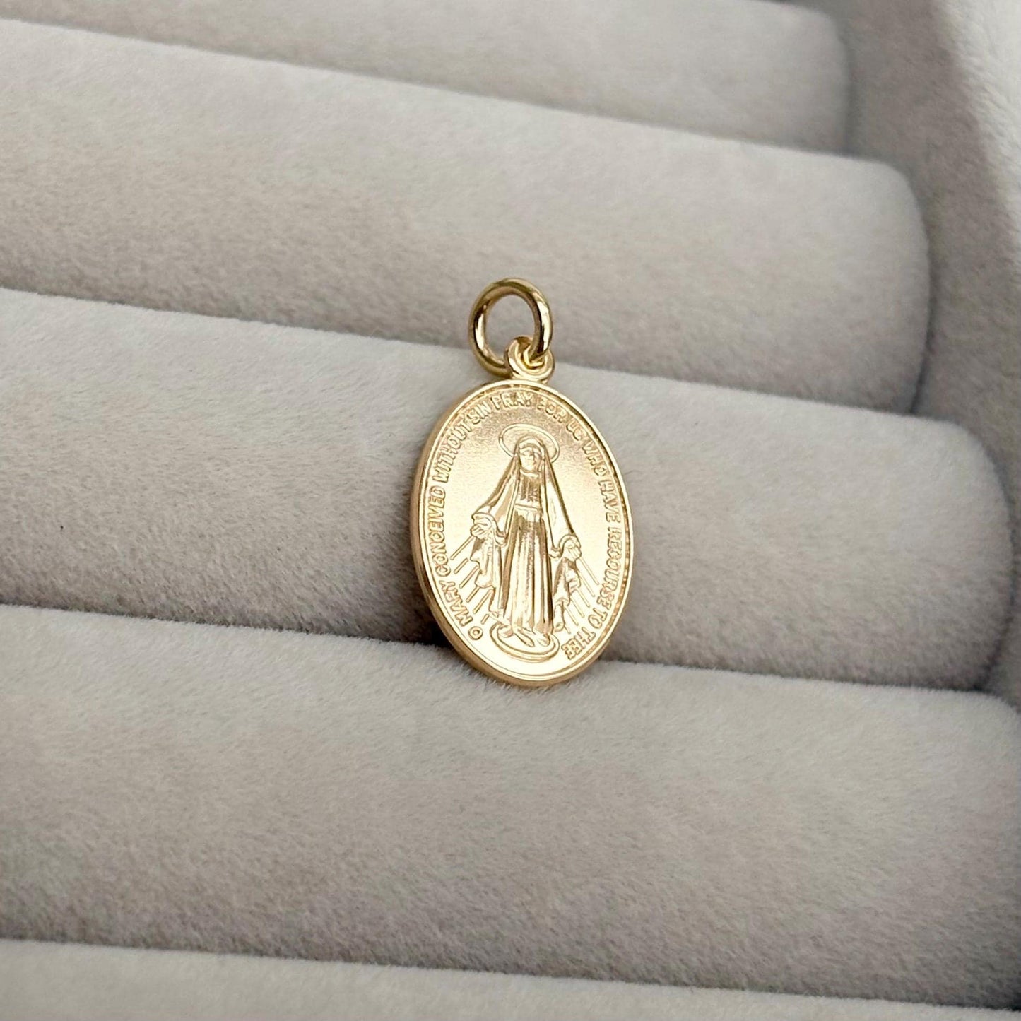Sample sale - Solid 9ct yellow gold small size oval miraculous medal pendant