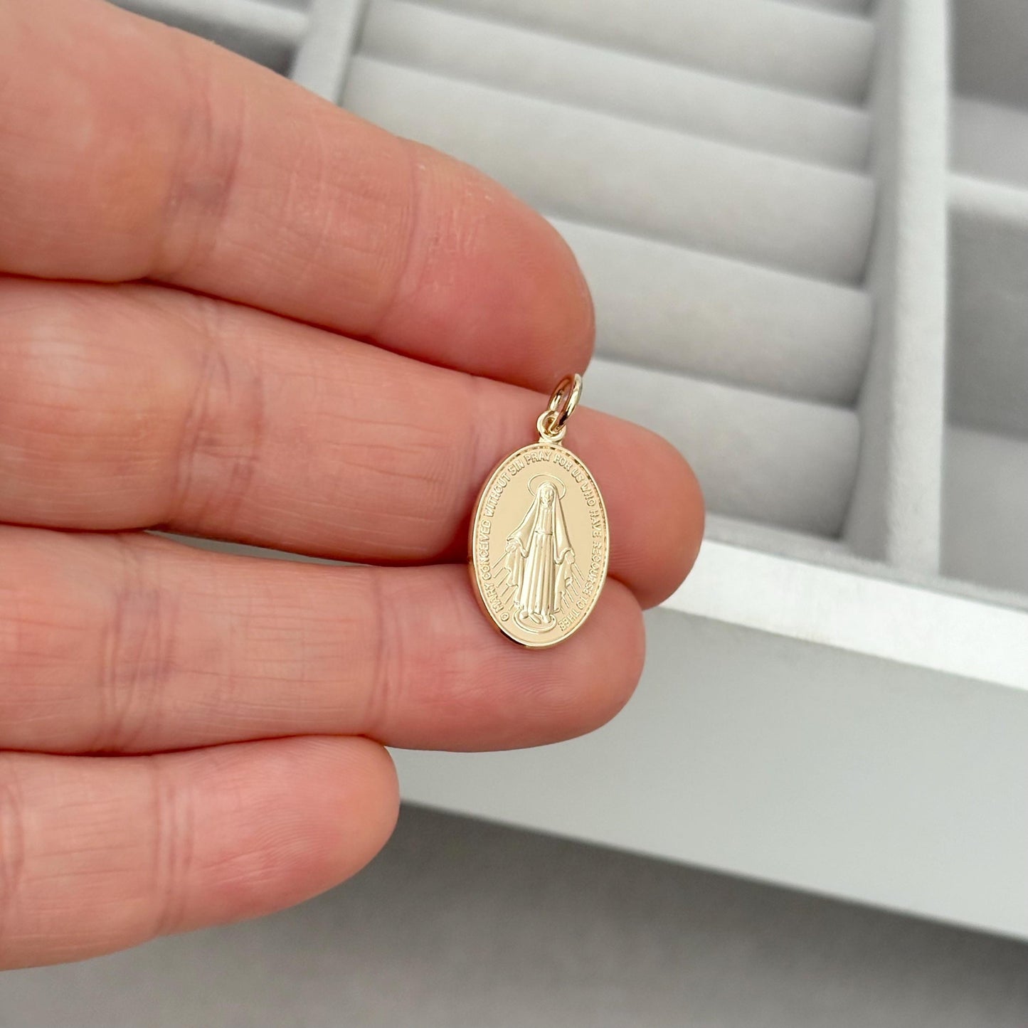 Sample sale - Solid 9ct yellow gold small size oval miraculous medal pendant