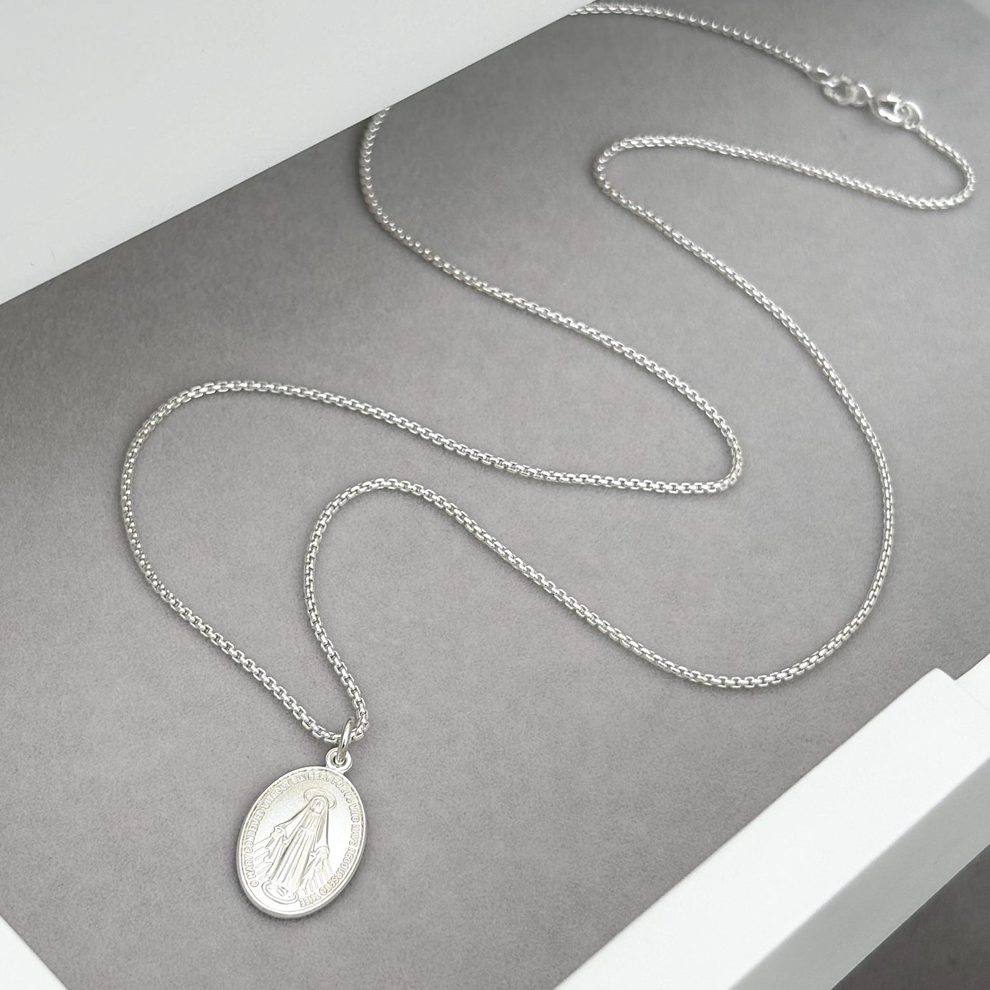 Sample sale - Polished solid sterling silver small size oval miraculous medal pendant on a round box chain