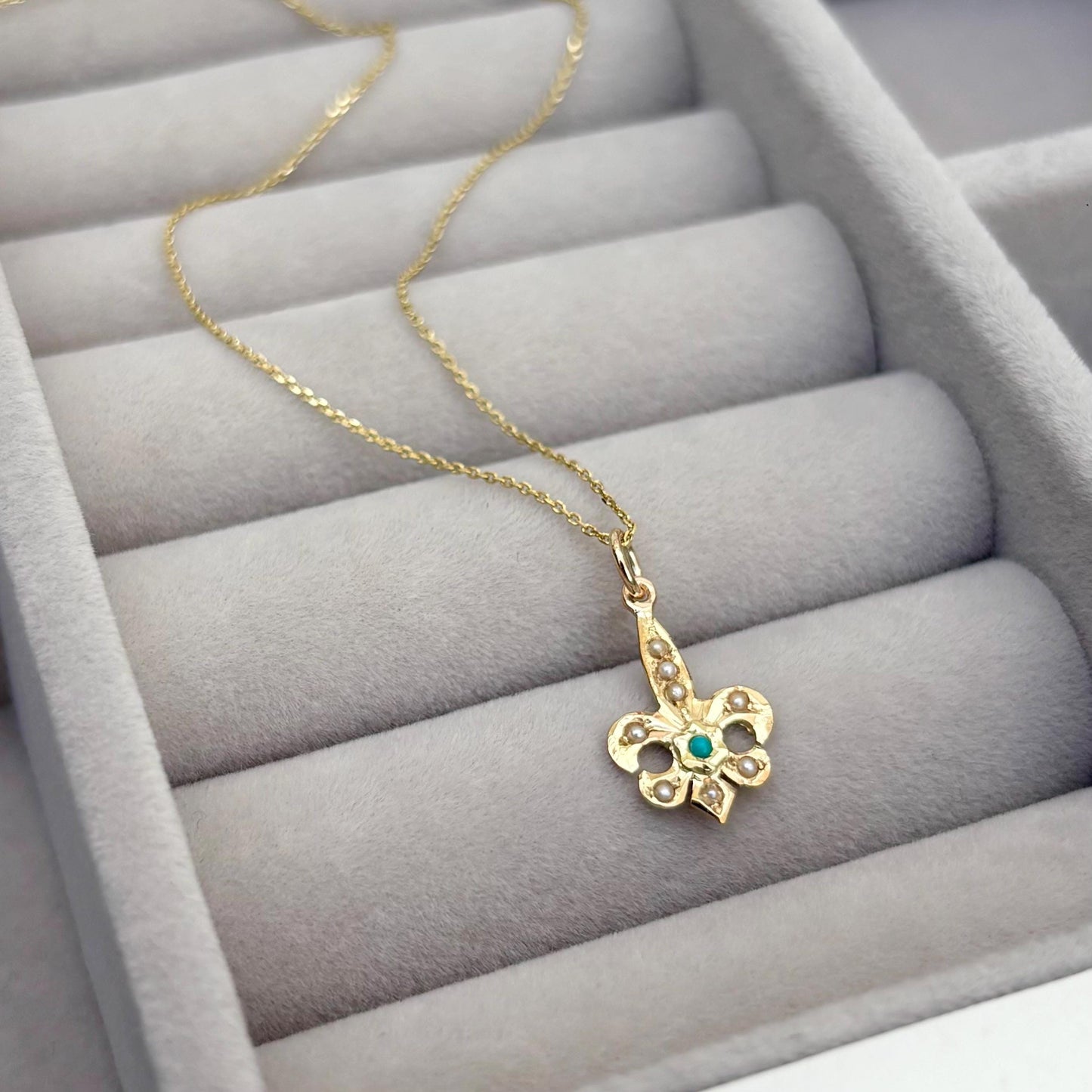 Vintage 14ct yellow Gold Dainty Turquoise and Pearl Fleur De Lis Charm Pendant Chain Necklace