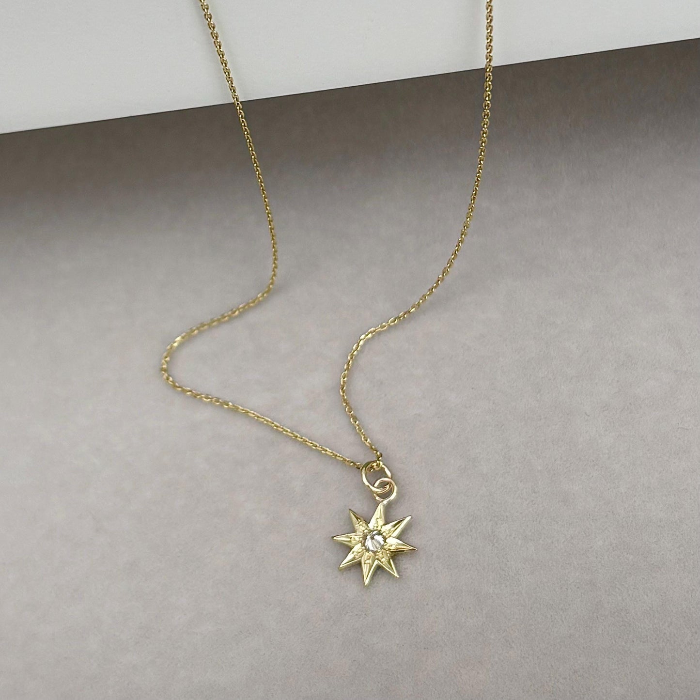 Vintage 9ct yellow Gold Dainty Diamond Star Charm Pendant Chain Necklace