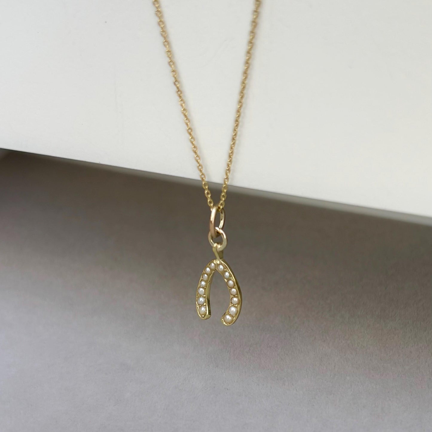 Vintage 14ct yellow Gold Dainty Pearl Wishbone Charm Pendant Chain Necklace