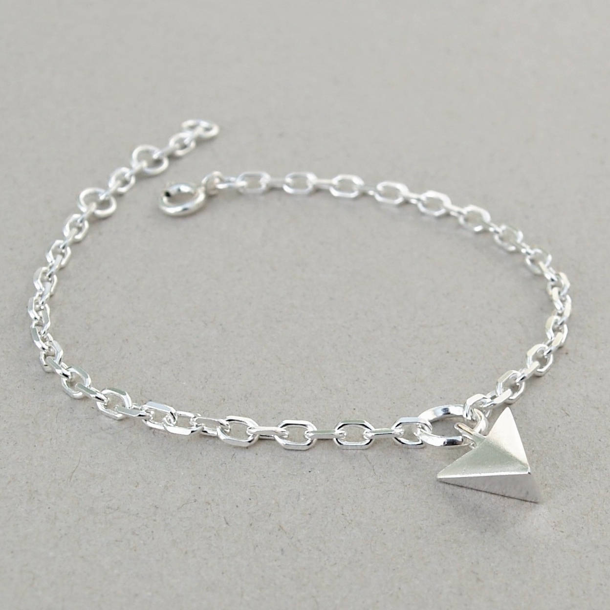 Oxidised or polished solid silver arrow 3mm wide diamond cut trace chain charm bracelet