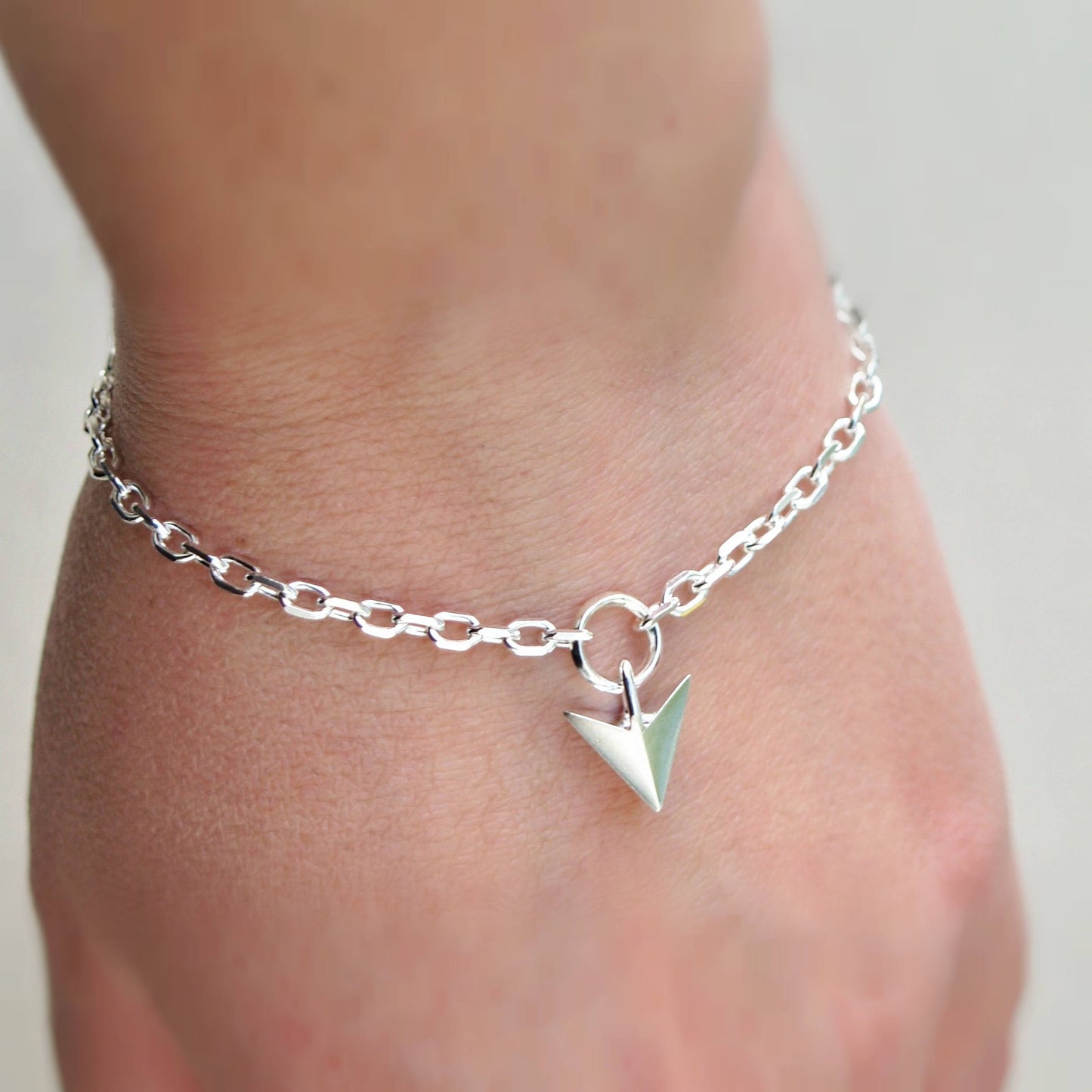 Oxidised or polished solid silver arrow 3mm wide diamond cut trace chain charm bracelet