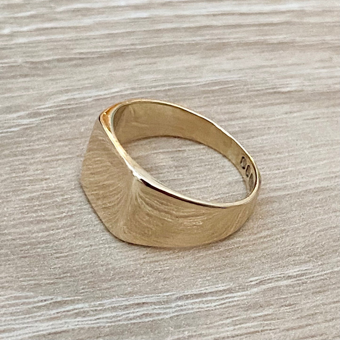 Vintage 9ct yellow gold square signet ring