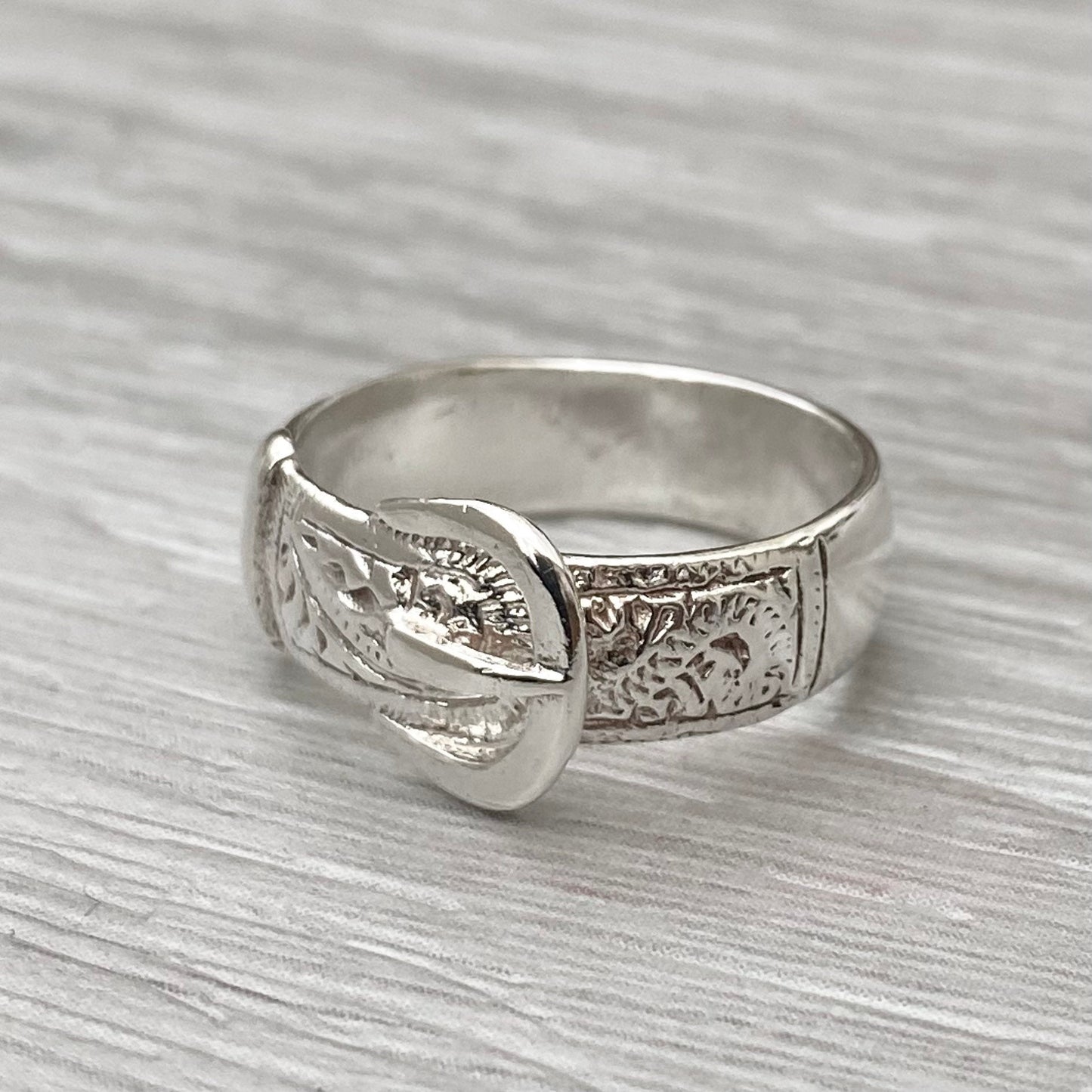 Vintage sterling silver engraved buckle ring - 1970s