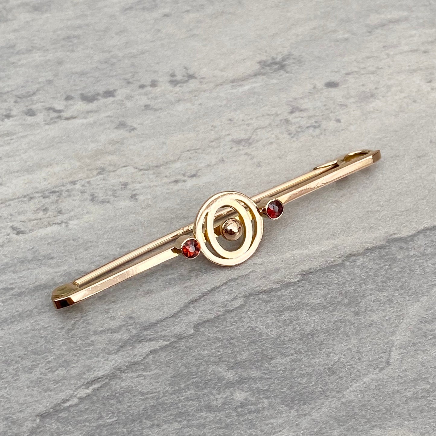 Vintage 9ct rose gold circle detail garnet brooch