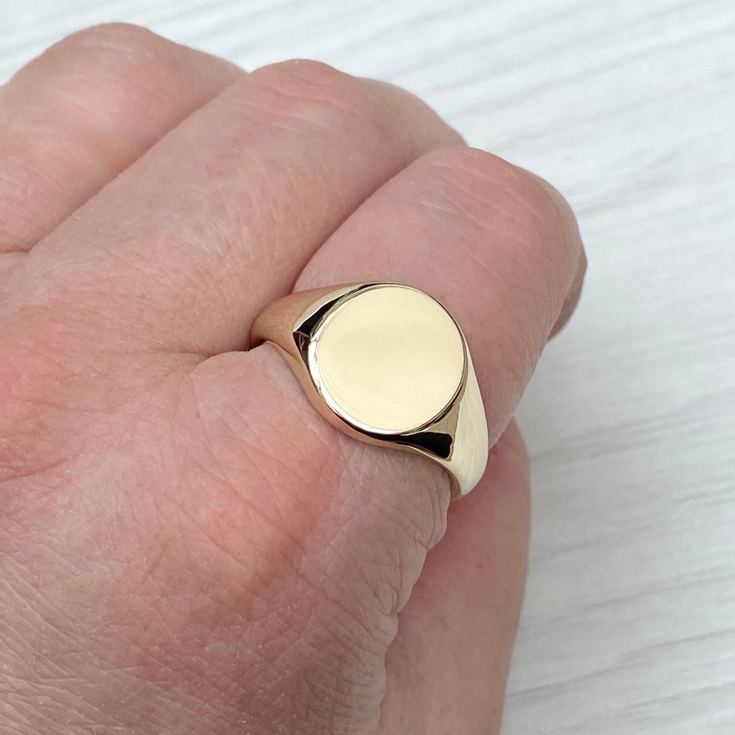 Vintage 9ct yellow gold heavy slight oval signet ring