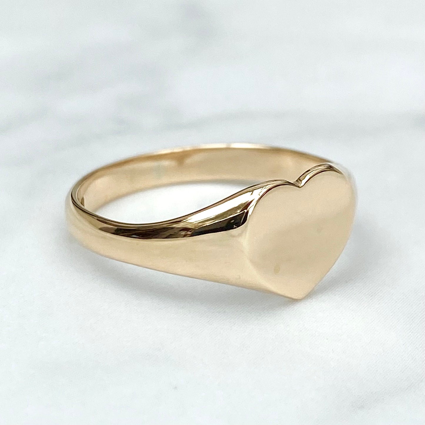Vintage 9ct yellow gold heart signet ring